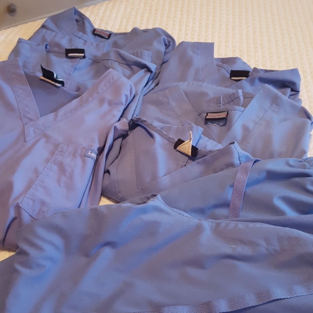 Mens scrubs size medium worn